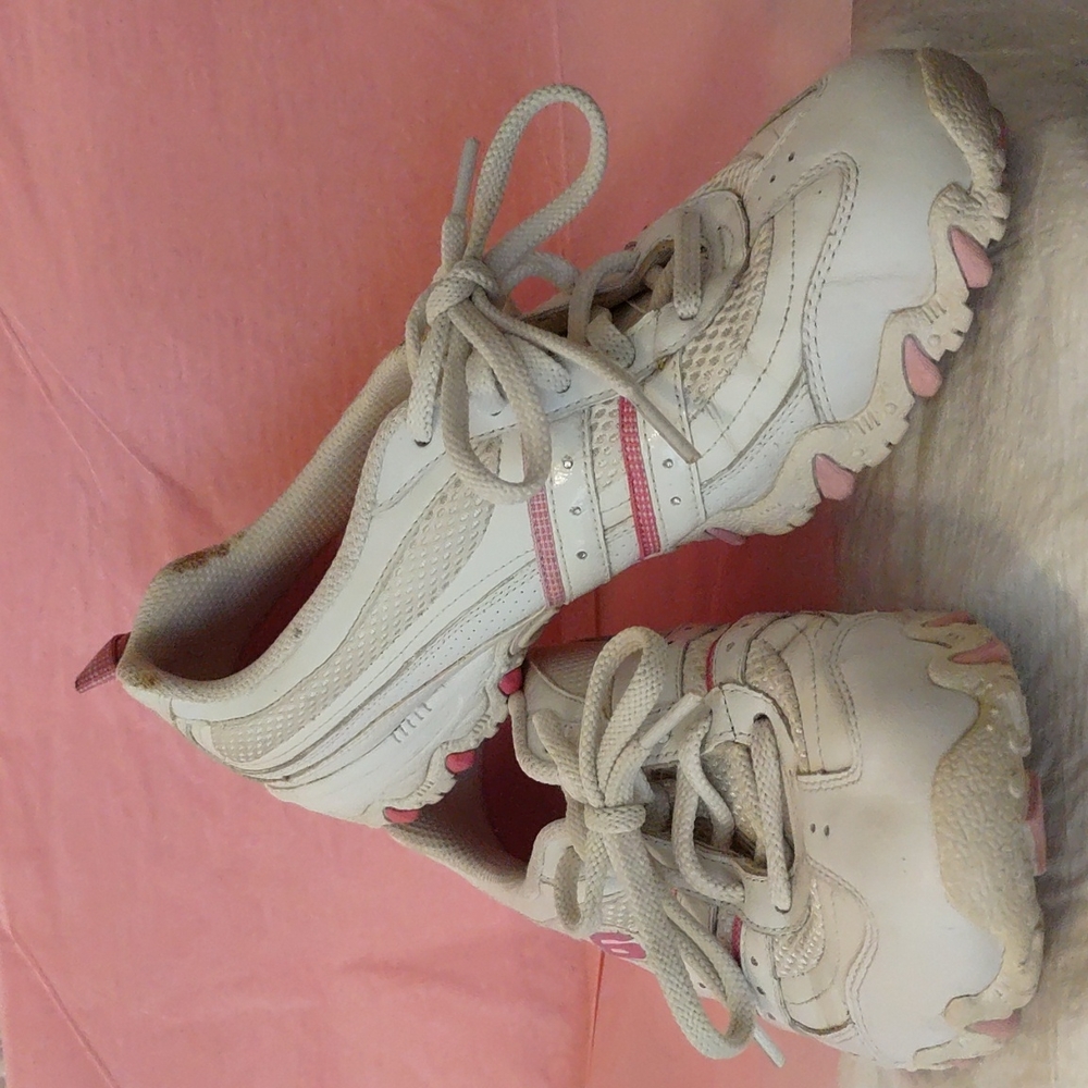 Sketchers Tennis Shoes